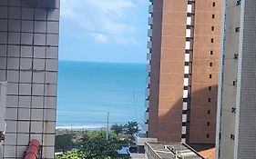 Apartamento com Varanda vista lateral para o mar